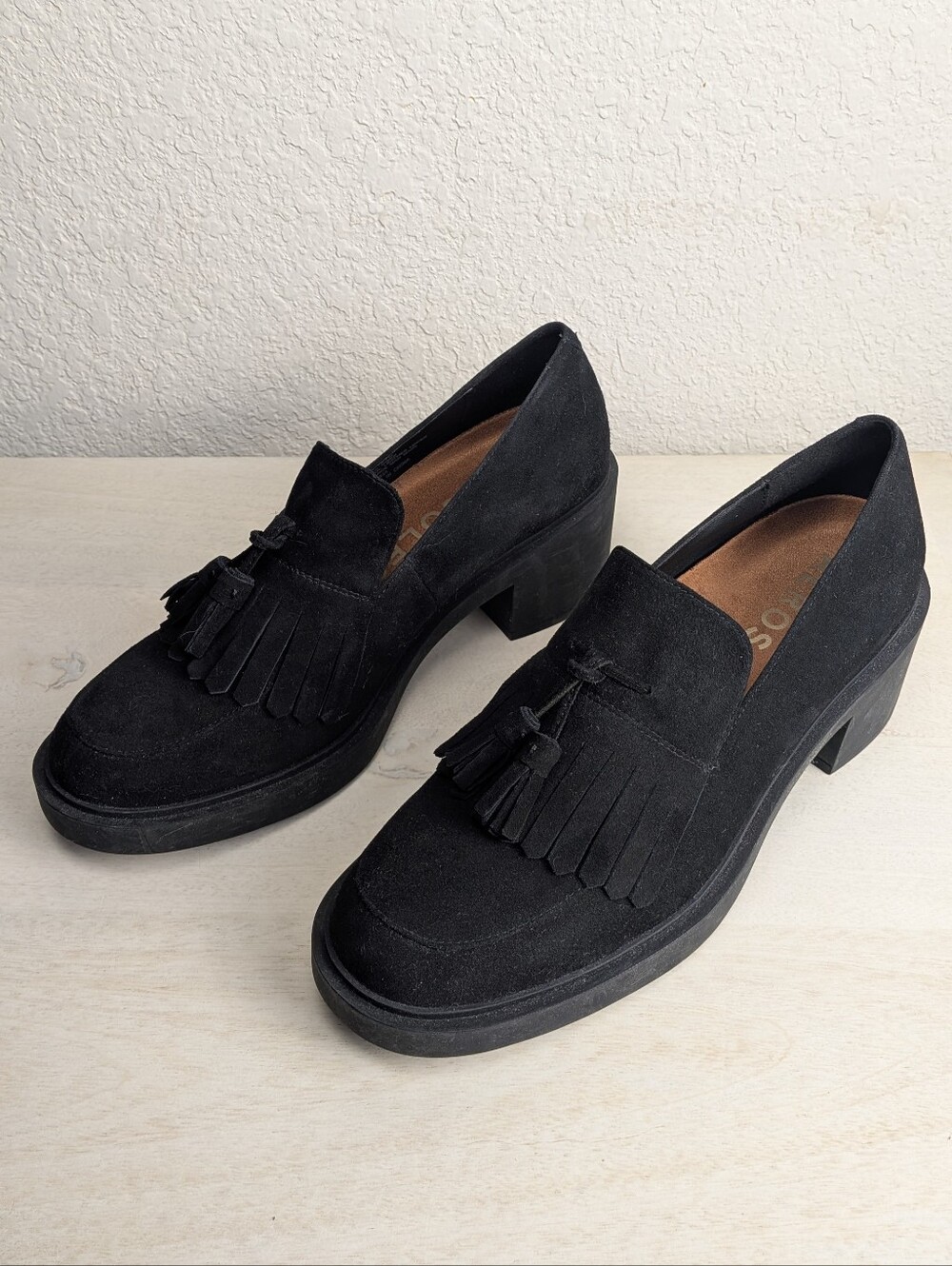 Aerosoles Gibes Suede Heeled Loafer Size 10 Black 2.5" Heel Fringe Tassel Grunge